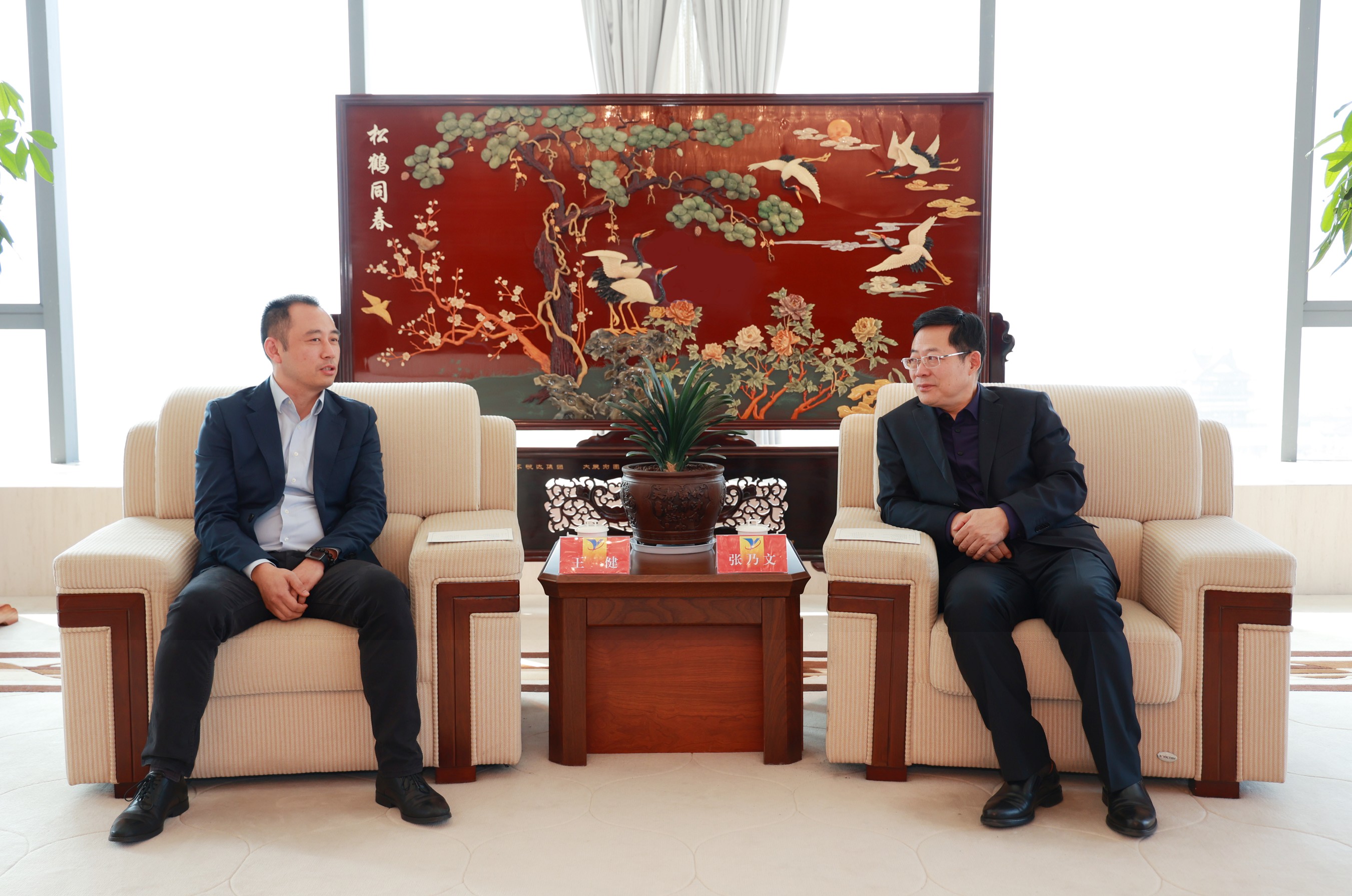 微信图片_20221116182513_眸目压缩.jpg